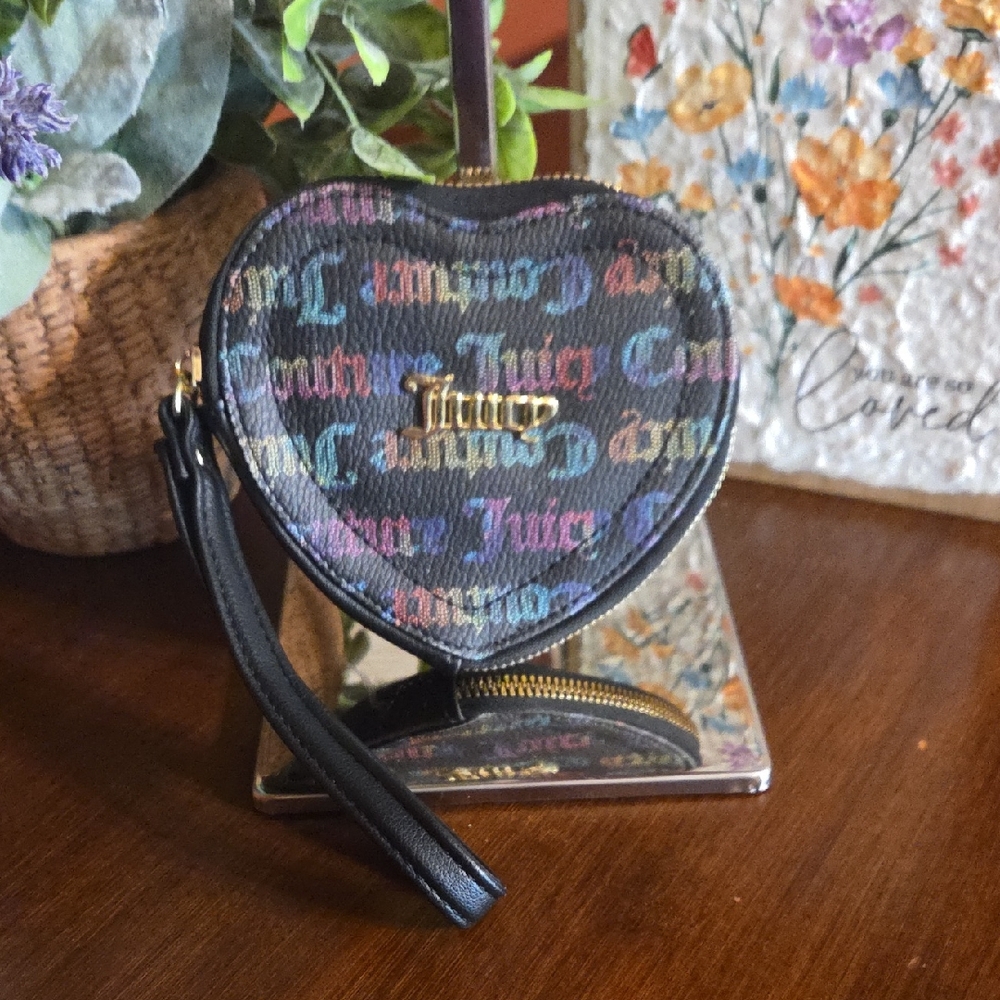 Juicy Couture Heart-shaped Coin Purse/Wrislet EUC
